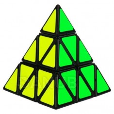 Rubikova pyramída