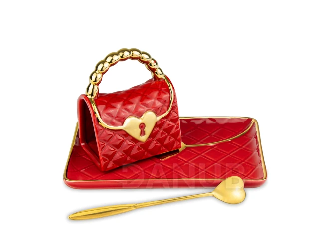 Hrnček v tvare kabelky s podšálkou a lyžičkou v tvare srdca